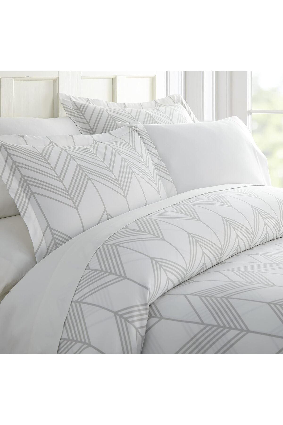 Duvet Cover Queen (Light Gray) - Experience Hotel-Like Comfort with Unparalleled Softness