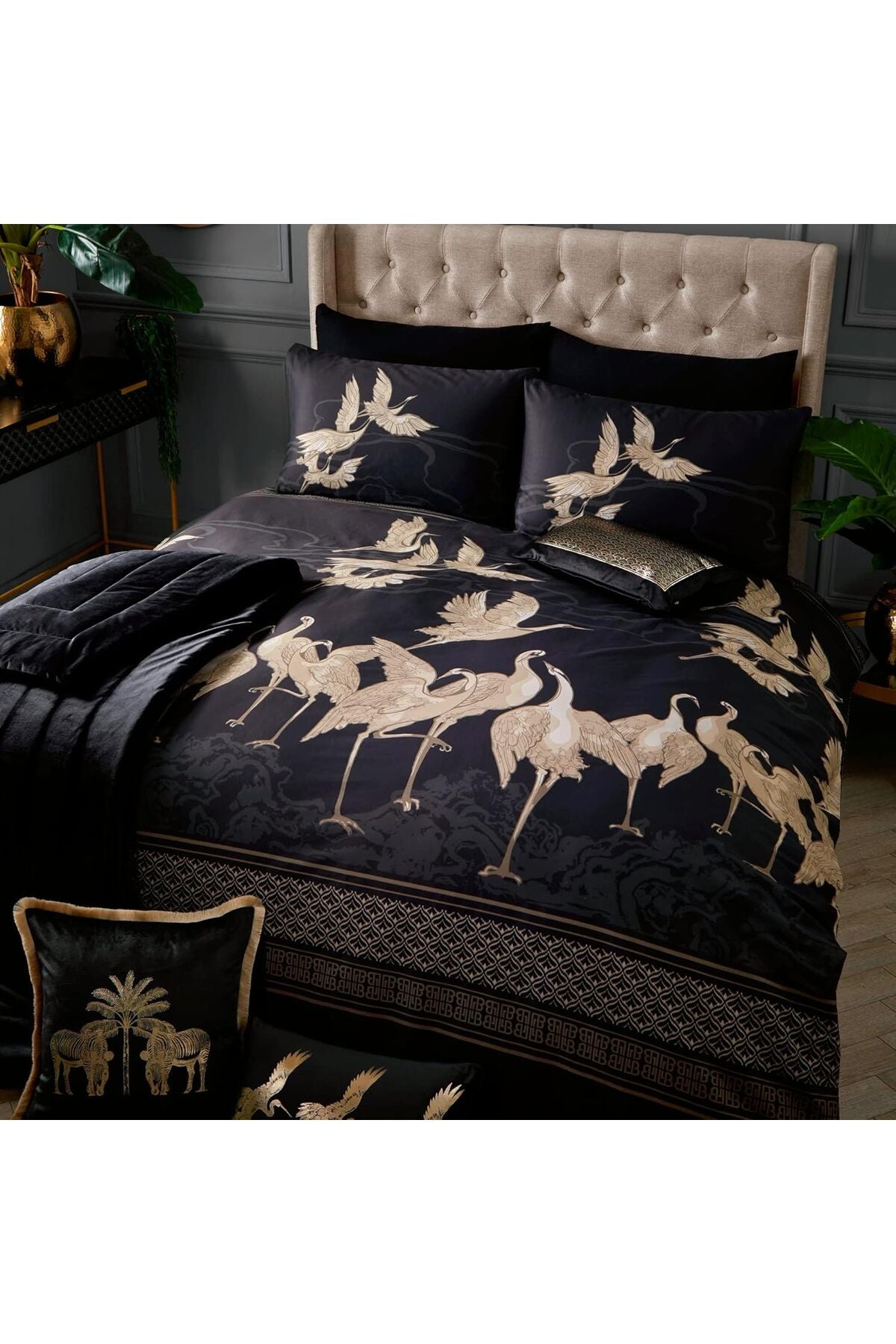 Laurence Llewelyn-Bowen - Kireina - 100% Cotton Duvet Cover Set - Double Bed Size in Black/Gold