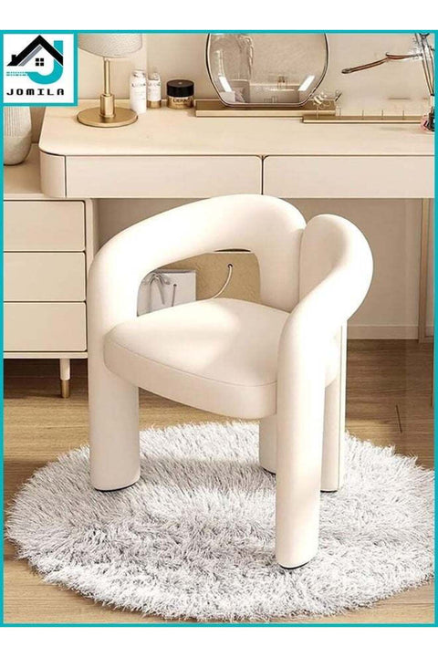 Modern Minimalist Design Single Sofa - Comfy and Fluffy Vanity Chair, Elegant Furry Makeup Desk Chair for Bedroom, Living Room, or Dressing Room 61x56x78 cm.
