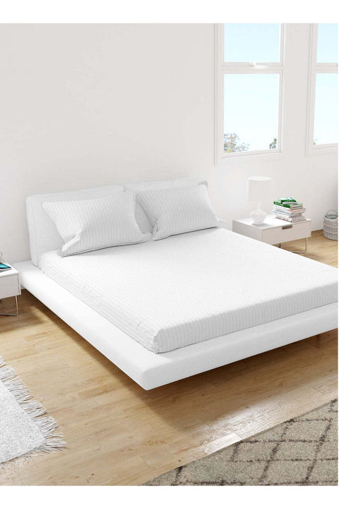 Queen Fitted Sheet 100% Cotton 200 Thread Count Breathable Bedding Sheet Comfortable Bedsheets For Bedroom 180 x 200 cm (White)