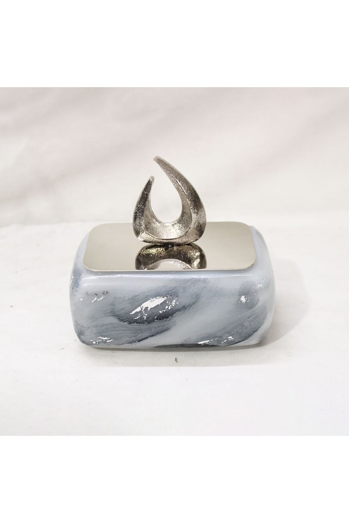 New In Nourhan Trinket Jar White Silver 17X10X16.5 Cm