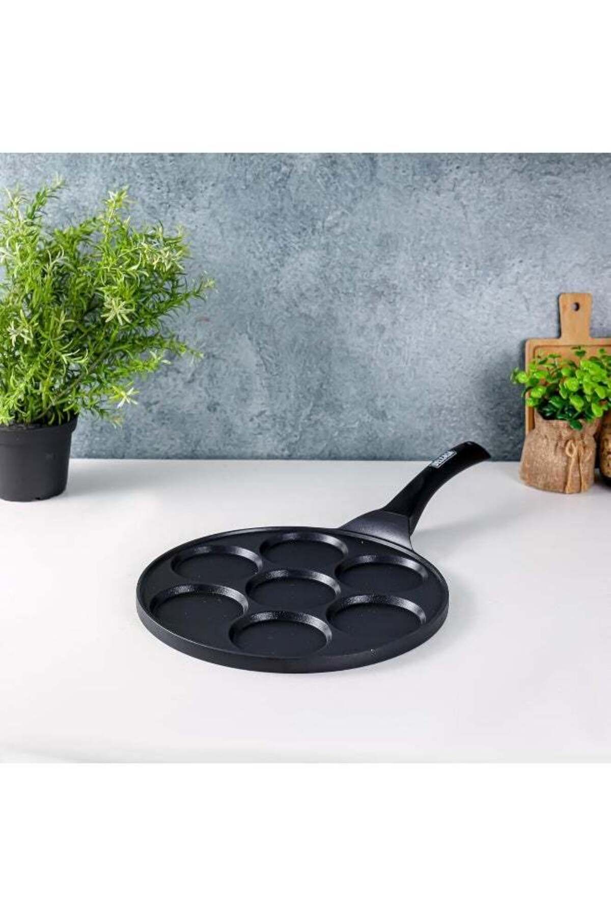 DC3220 Pancake Pan, 26 cm Size, Black